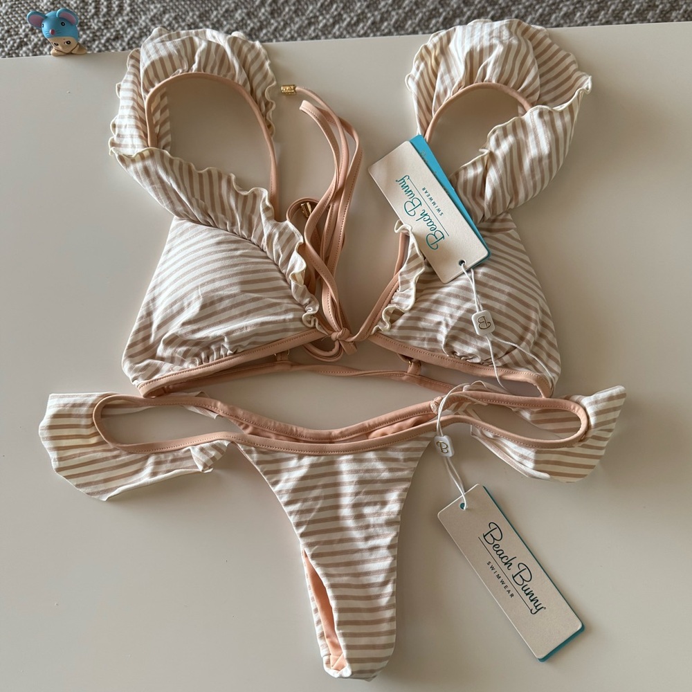 Beach Bunny Bikini NWT Medium Top Small Bottoms